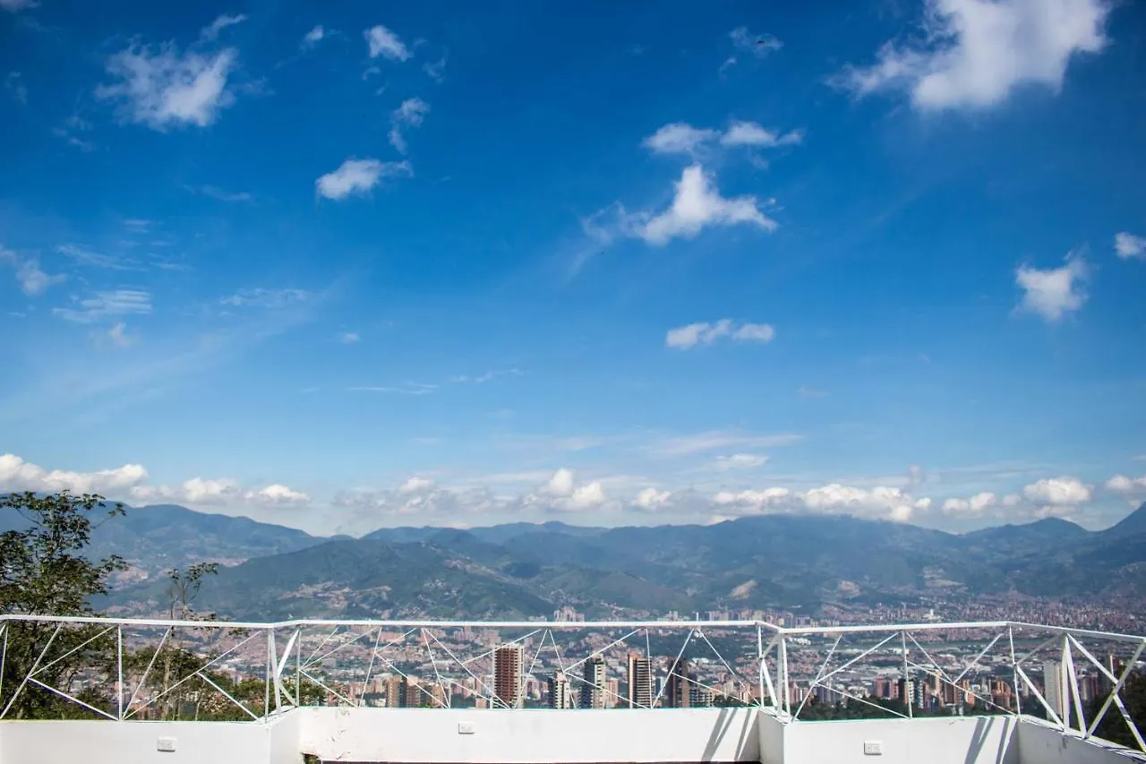 The Icon Resort Hotel 메딜린